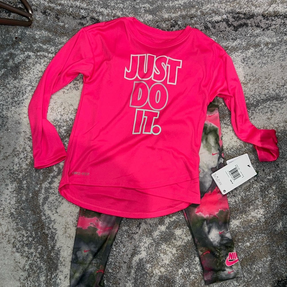 2-pc Girls Dri-Fit Nike Set. Size 5. Purchased for $48. Selling for $20 Firm